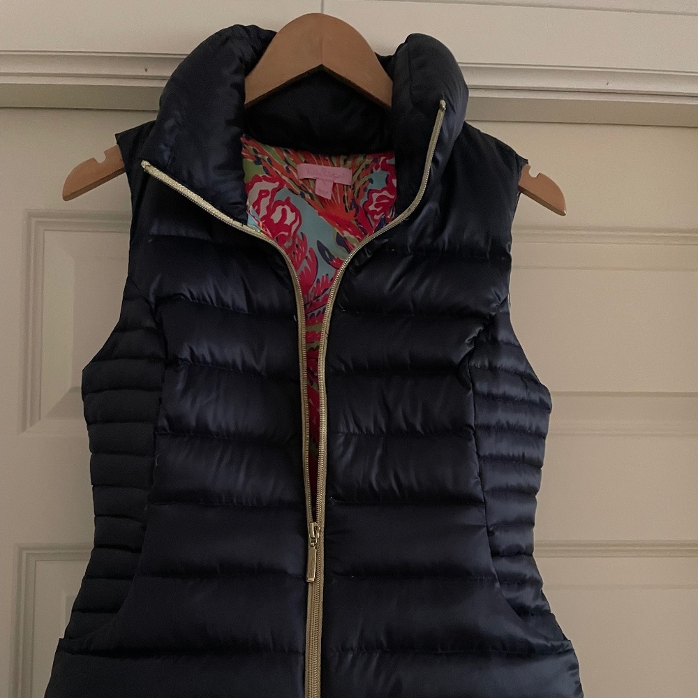 NWOT Lilly Pulitzer Navy Blue Puffer Allie vest